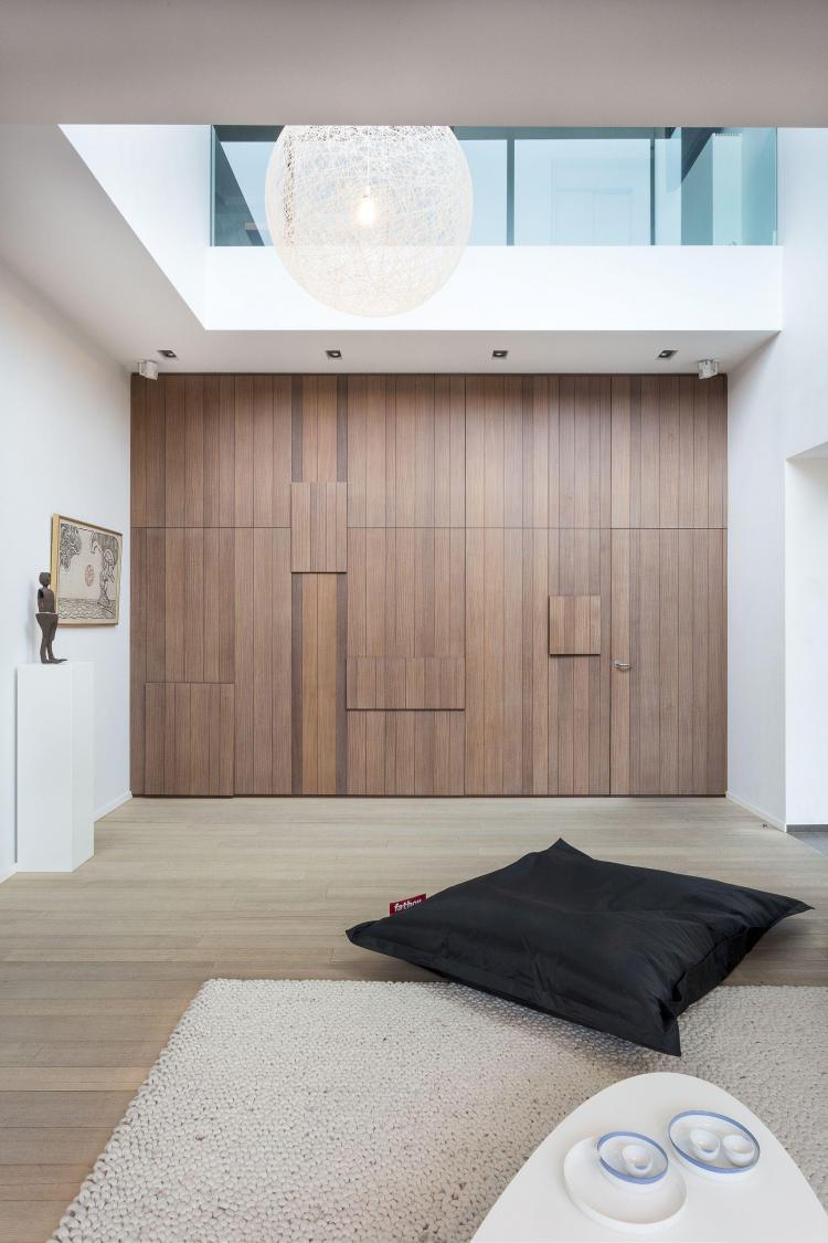 interieur_zithoek_kastenwand_maatmeubel_afrormosia