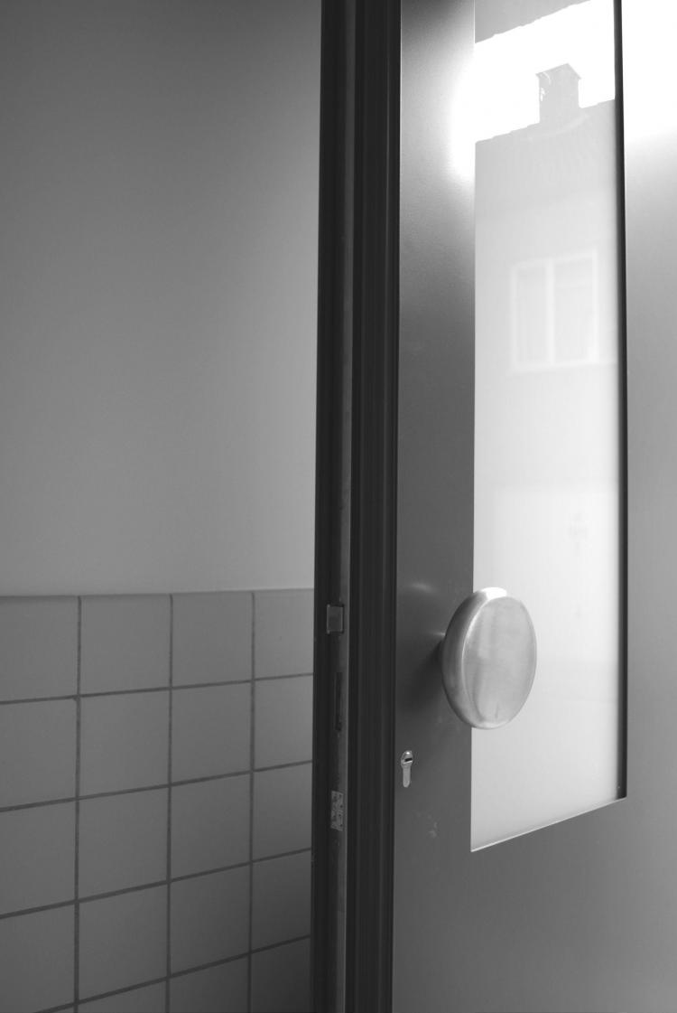 renovatie_rijwoning_inkomdeur_lambrisering_winckelmanstegels